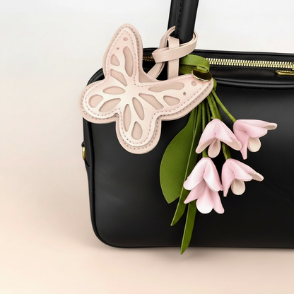 Bijou de sac Verger présenté sur un sac noir